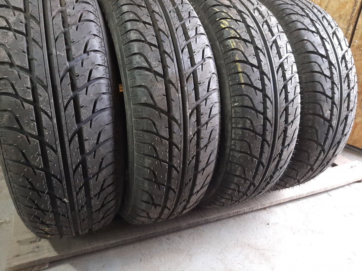 Придбати вживані шини Sebring Sporty 205/65 R 15 Вживані шини з Європи Sebring Sporty 205/65 R 15