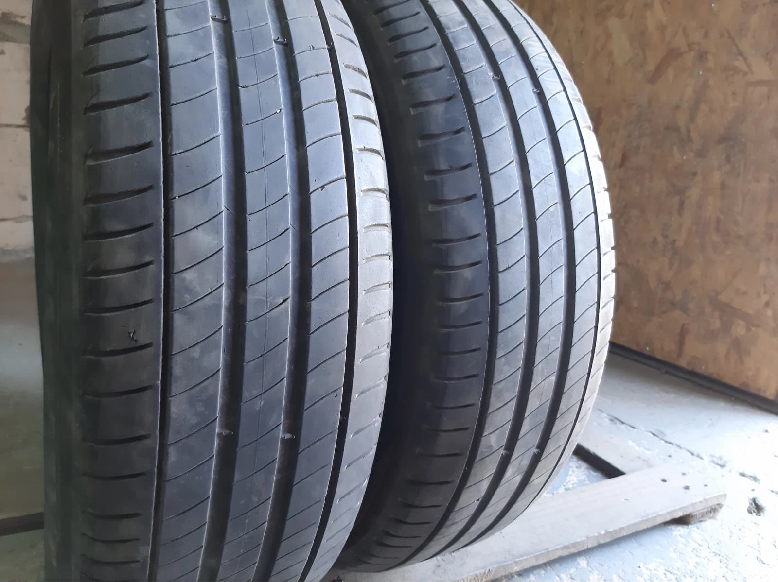 Придбати вживані шини Michelin Primacy 3 215/65 R 16 Вживані шини з Європи Michelin Primacy 3 215/65 R 16