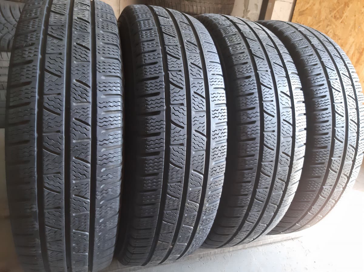 Придбати вживані шини Pirelli Carier Winter 205/75 R 16C Вживані шини з Європи Pirelli Carier Winter 205/75 R 16C