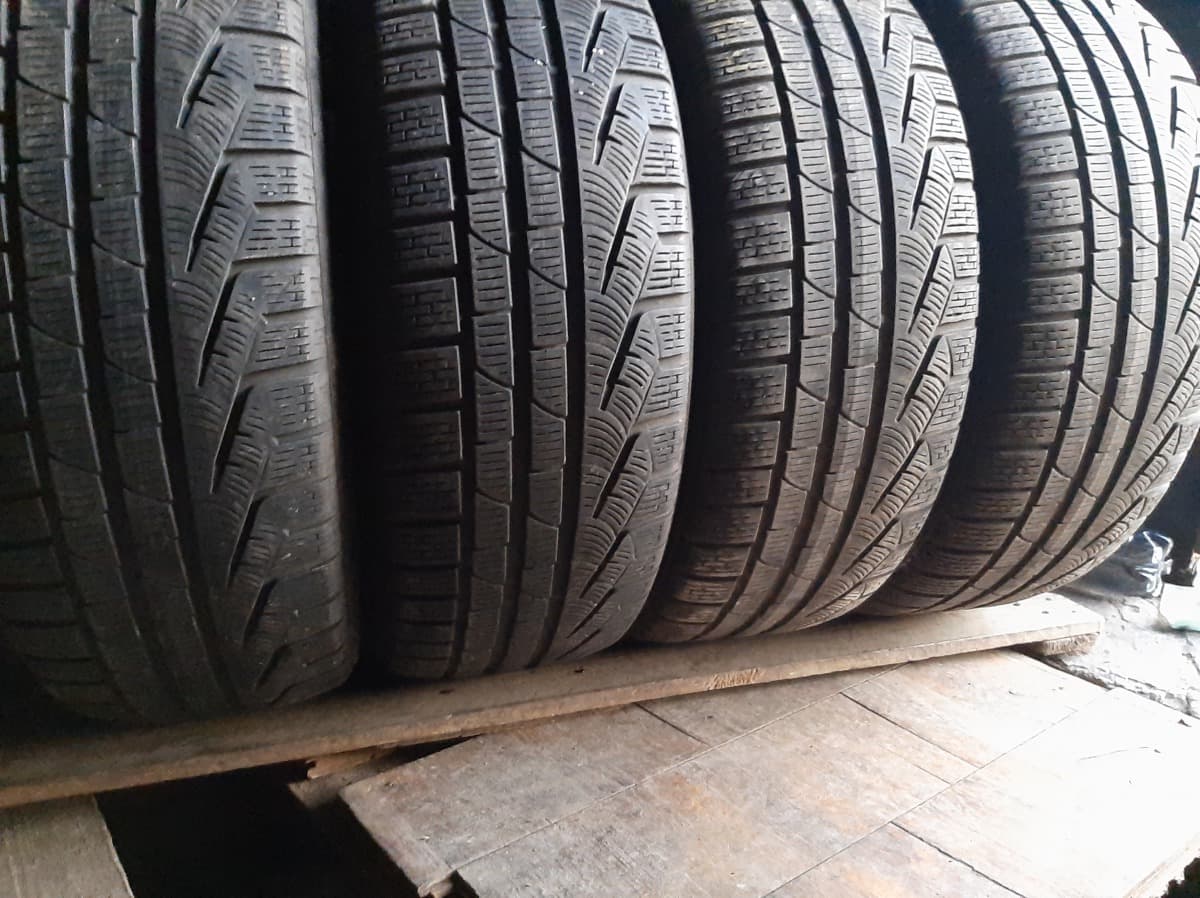 Придбати вживані шини Pirelli Sottozero Winter 210 235/55 R 18 Вживані шини з Європи Pirelli Sottozero Winter 210 235/55 R 18