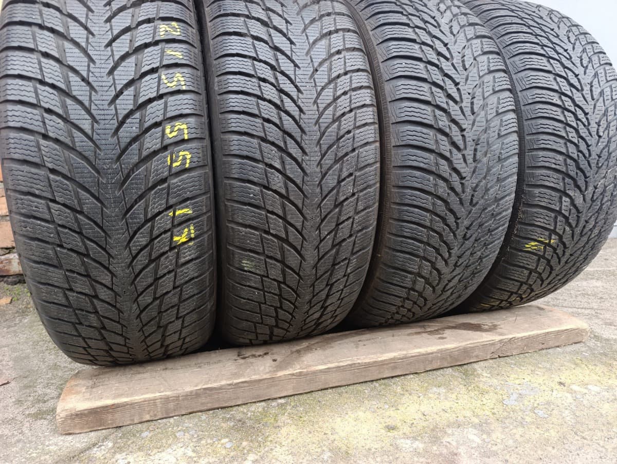Придбати вживані шини Nokian WR Snowproof P 215/55 R 17 Вживані шини з Європи Nokian WR Snowproof P 215/55 R 17