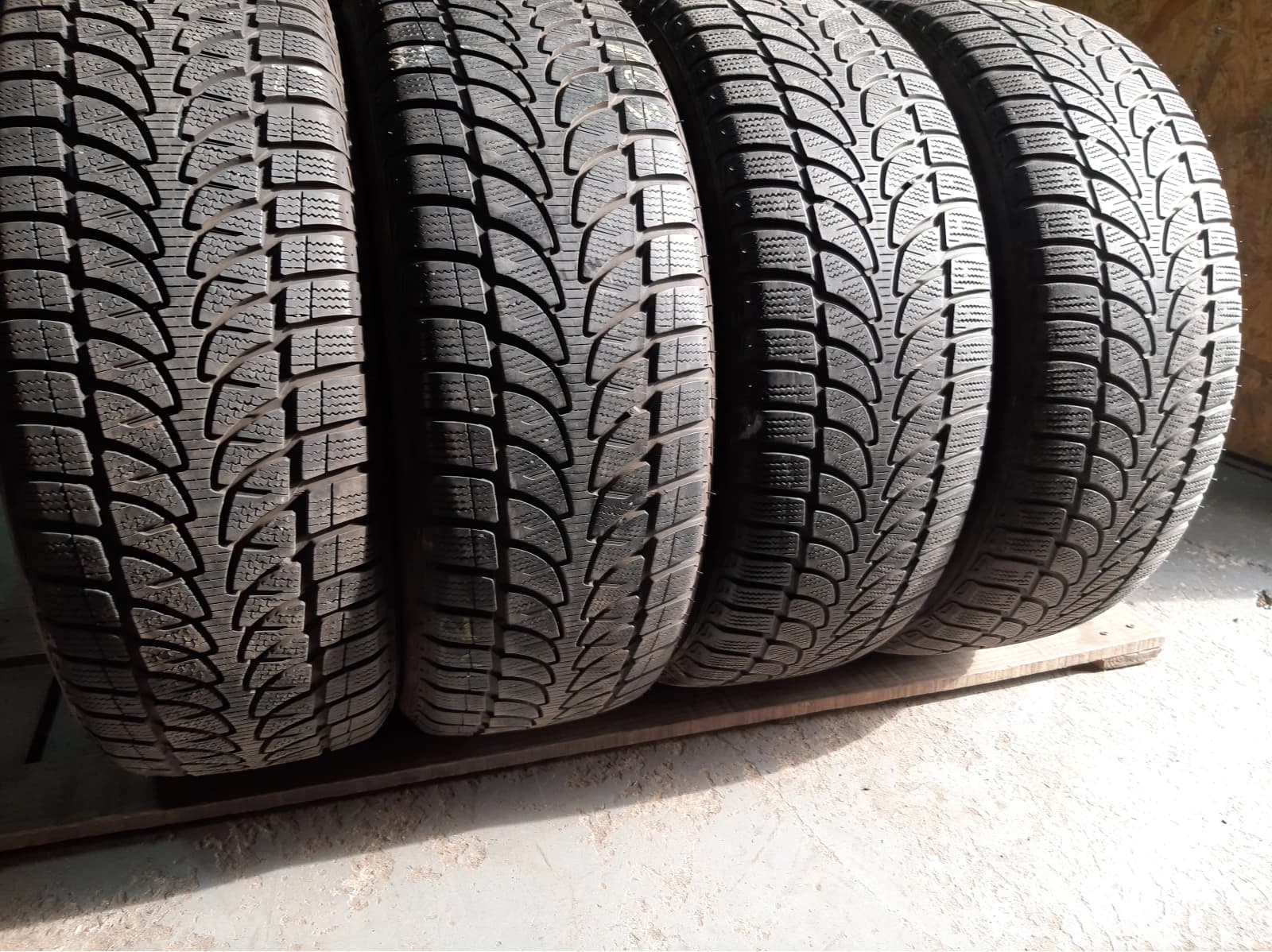 Придбати вживані шини Bridgestone Blizzak LM-80 evo 225/55 R 18 Вживані шини з Європи Bridgestone Blizzak LM-80 evo 225/55 R 18