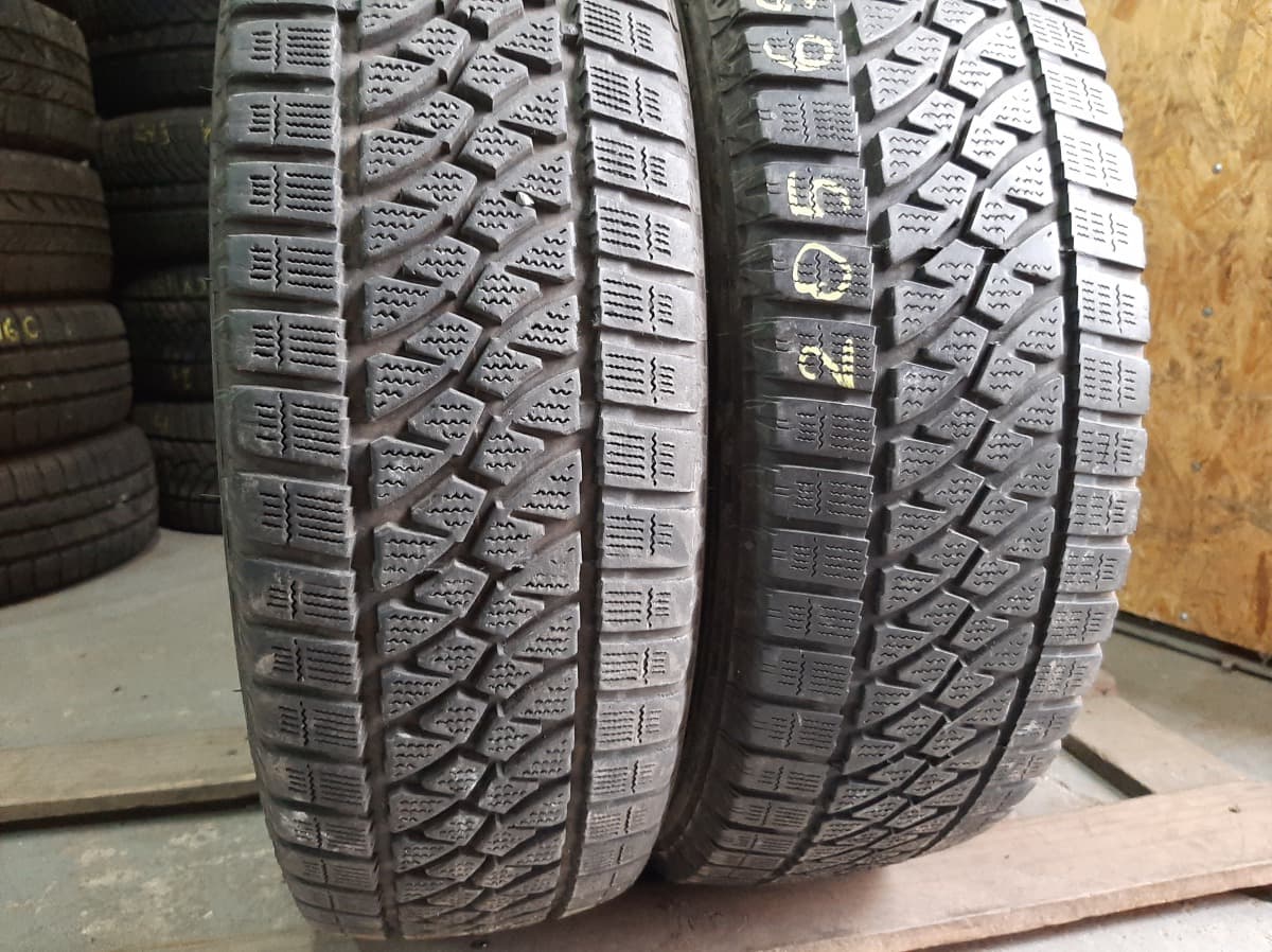 Придбати вживані шини Bridgestone Blizzak W810 205/65 R 16C Вживані шини з Європи Bridgestone Blizzak W810 205/65 R 16C