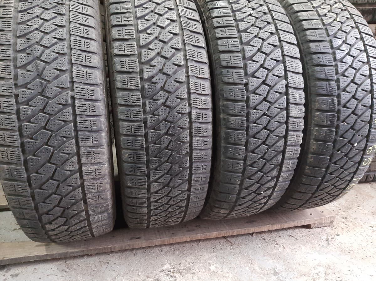 Придбати вживані шини Bridgestone Blizzak W810 215/65 R 16C Вживані шини з Європи Bridgestone Blizzak W810 215/65 R 16C