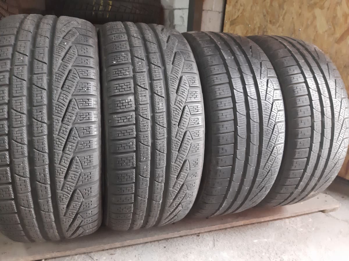 Придбати вживані шини Pirelli Sotozero Winter 240 235/40 R 19 Вживані шини з Європи Pirelli Sotozero Winter 240 235/40 R 19