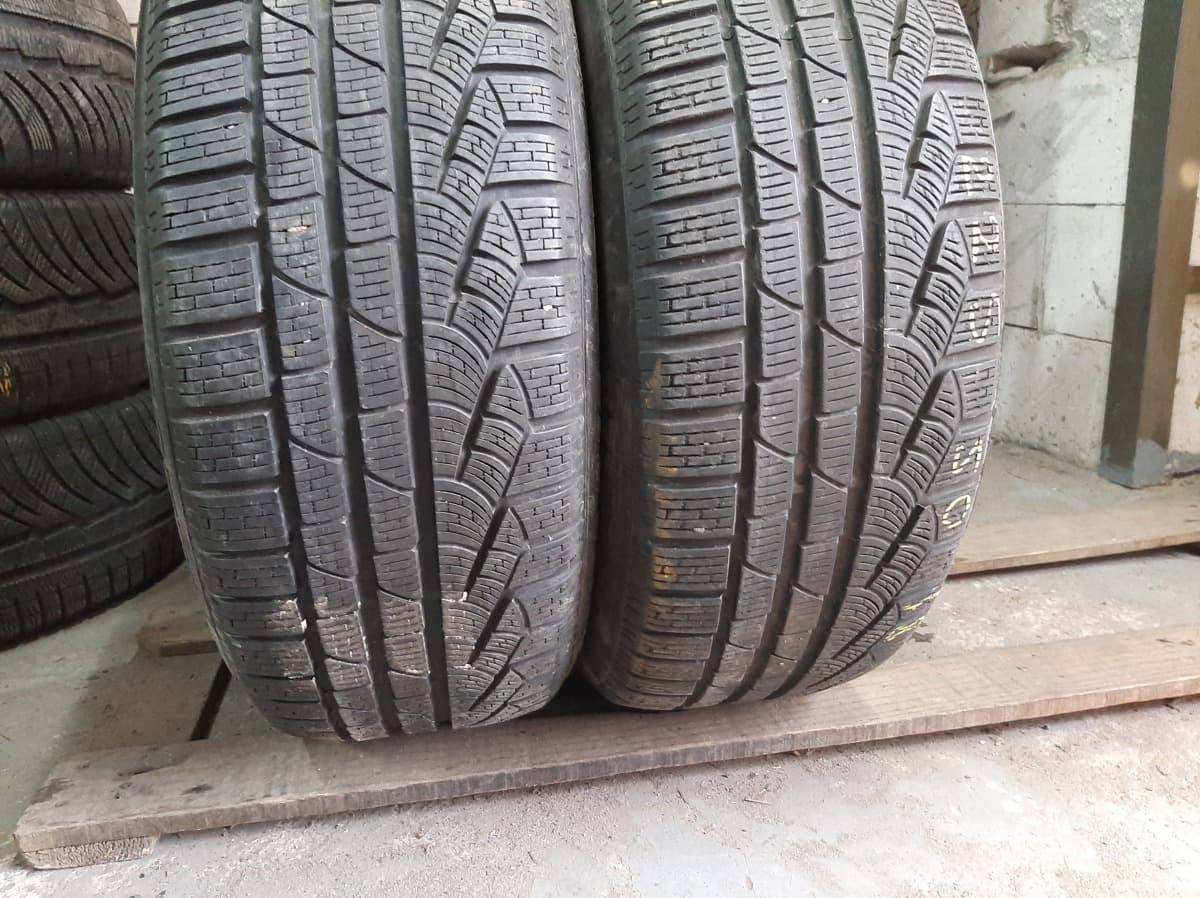 Придбати вживані шини Pirelli Sottozero Winter 210 / 225/50 R 18 Вживані шини з Європи Pirelli Sottozero Winter 210 / 225/50 R 18