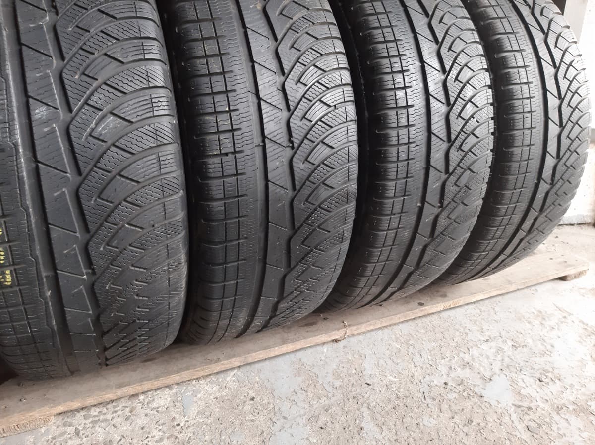 Придбати вживані шини Michelin Pilot Alpin PA4 235/45 R 19 Вживані шини з Європи Michelin Pilot Alpin PA4 235/45 R 19