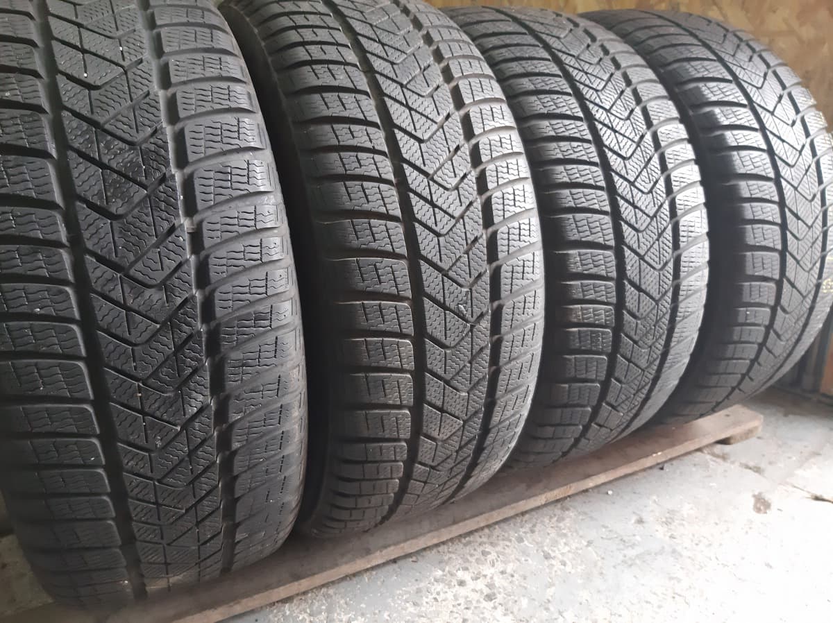 Придбати вживані шини Pirelli Sottozero 3 / 235/45 R 18 Вживані шини з Європи Pirelli Sottozero 3 / 235/45 R 18
