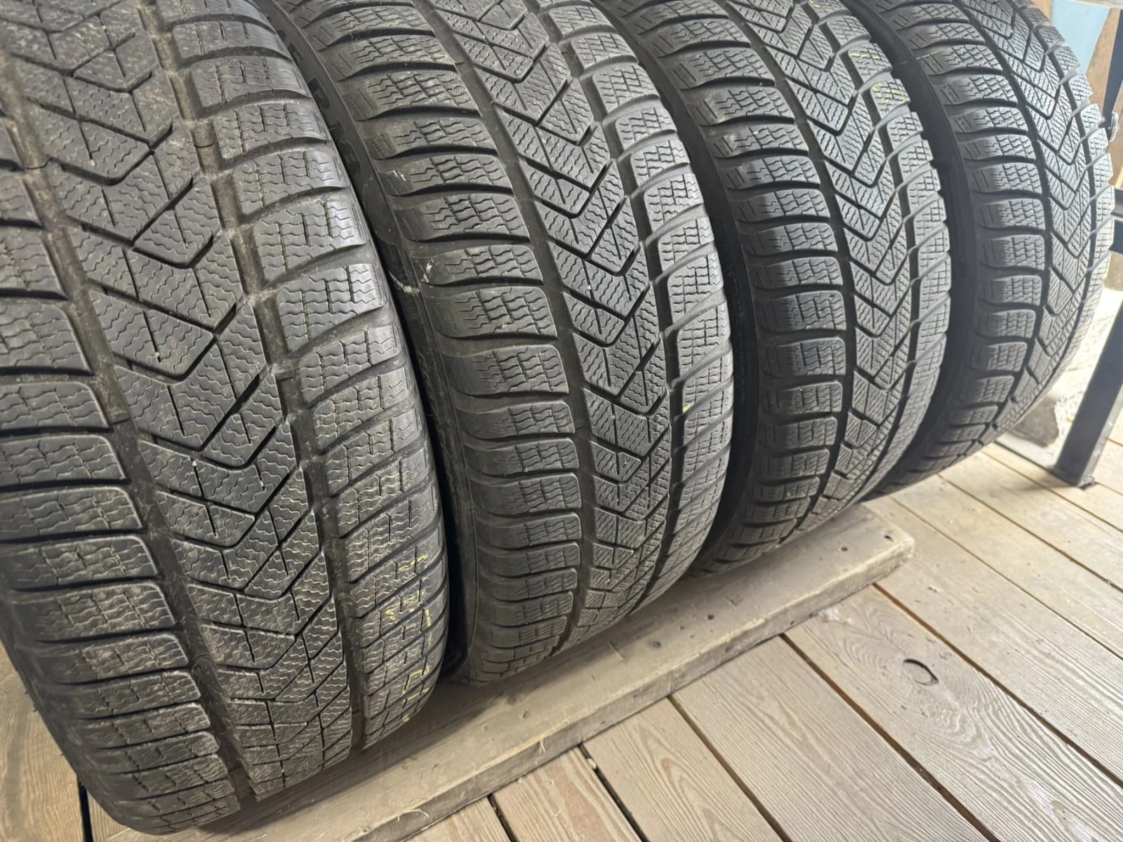 Придбати вживані шини Pirelli Sottozero 3 / 235/45 R 18 Вживані шини з Європи Pirelli Sottozero 3 / 235/45 R 18