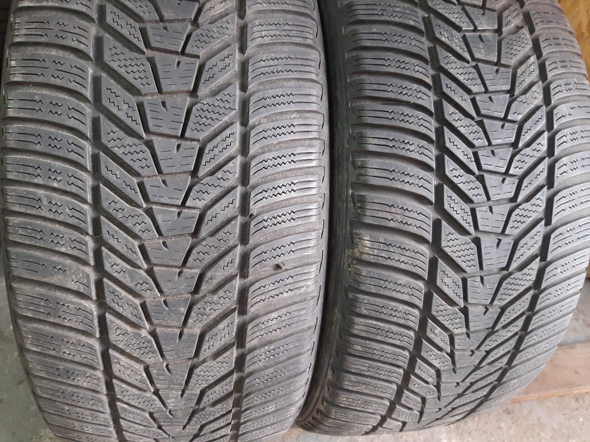 Придбати вживані шини Hankook Winter i*Cept evo 3 255/40 R 20 Вживані шини з Європи Hankook Winter i*Cept evo 3 255/40 R 20