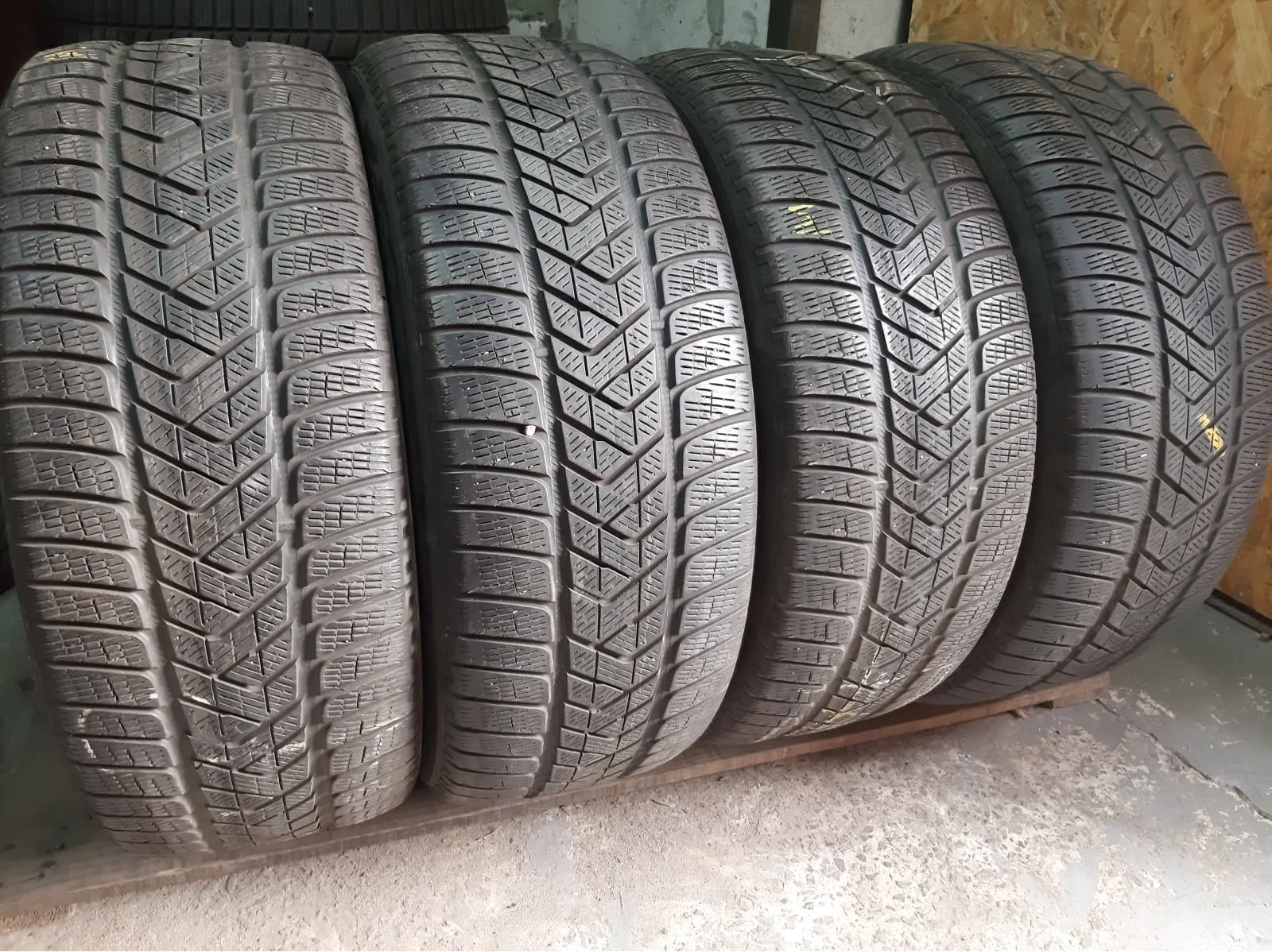 Придбати вживані шини Pirelli Scorpion Winter 255/50 R 20 Вживані шини з Європи Pirelli Scorpion Winter 255/50 R 20