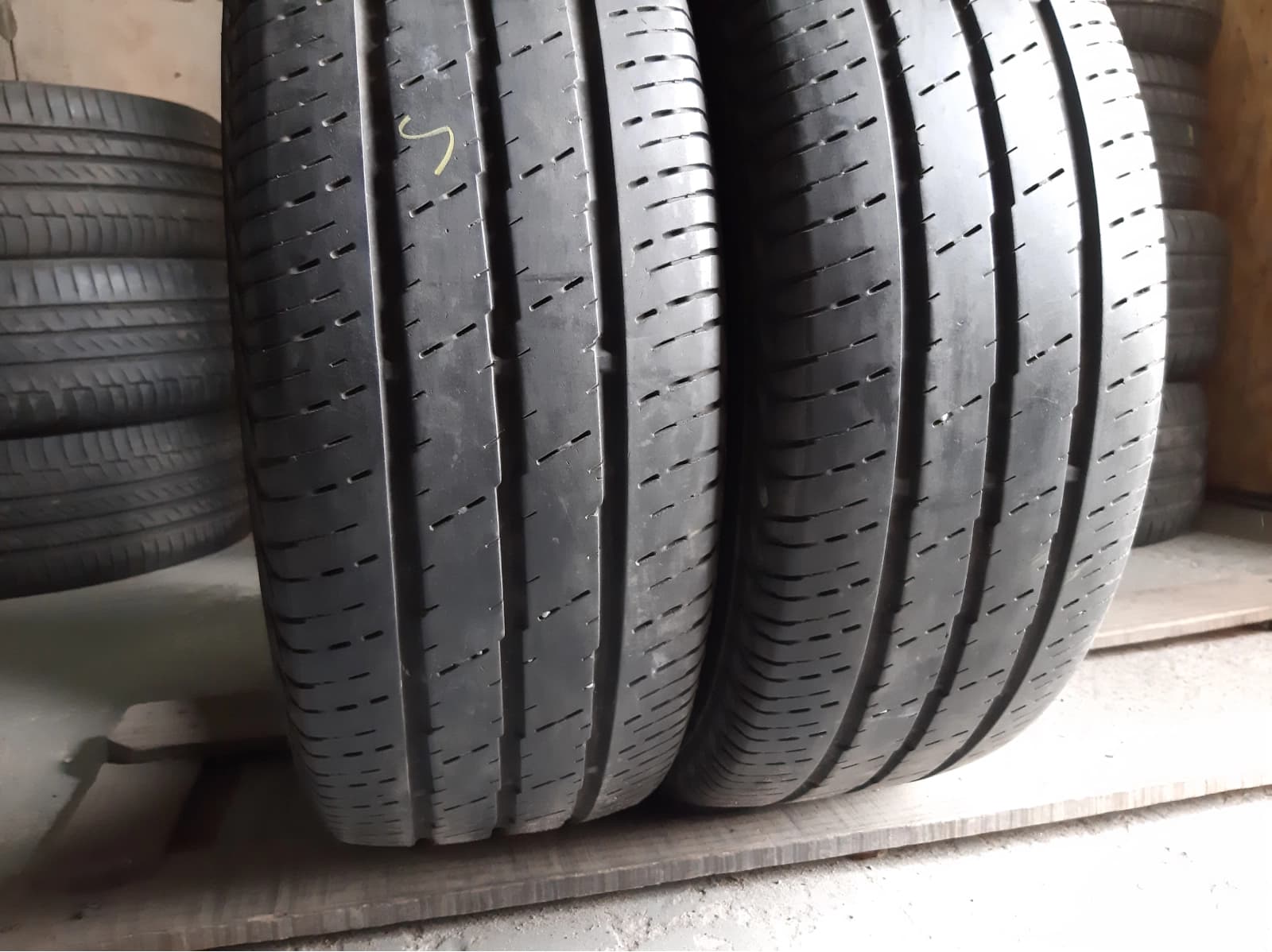 Придбати вживані шини Continental Vanco 2 . . . 235/65 R 16C Вживані шини з Європи Continental Vanco 2 . . . 235/65 R 16C