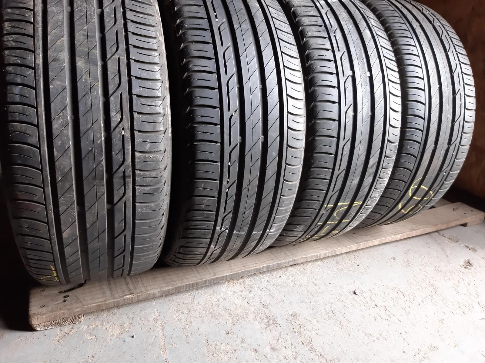 Придбати вживані шини Bridgestone Turanza T 001 225/45 R 17 Вживані шини з Європи Bridgestone Turanza T 001 225/45 R 17
