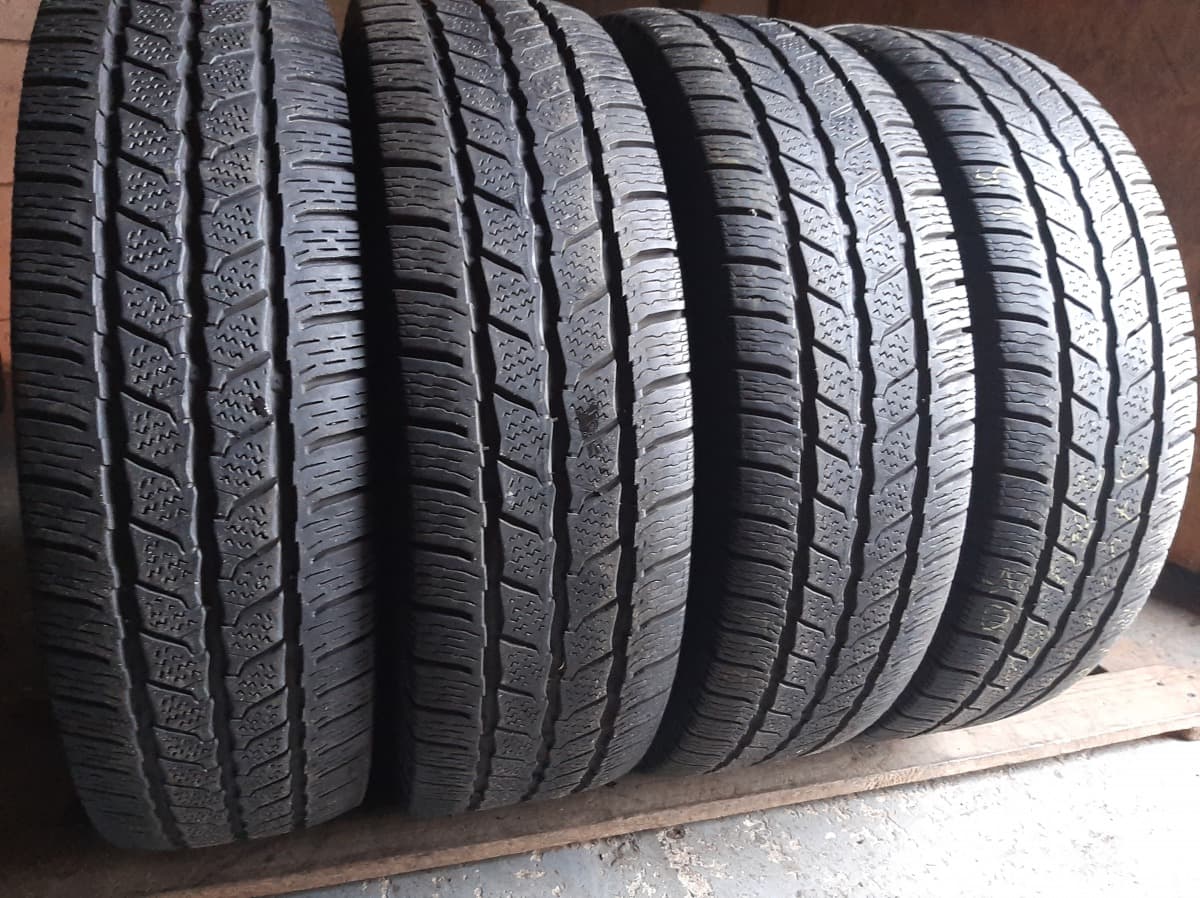 Придбати вживані шини Continental VanContactWinter 205/75 R 16C Вживані шини з Європи Continental VanContactWinter 205/75 R 16C