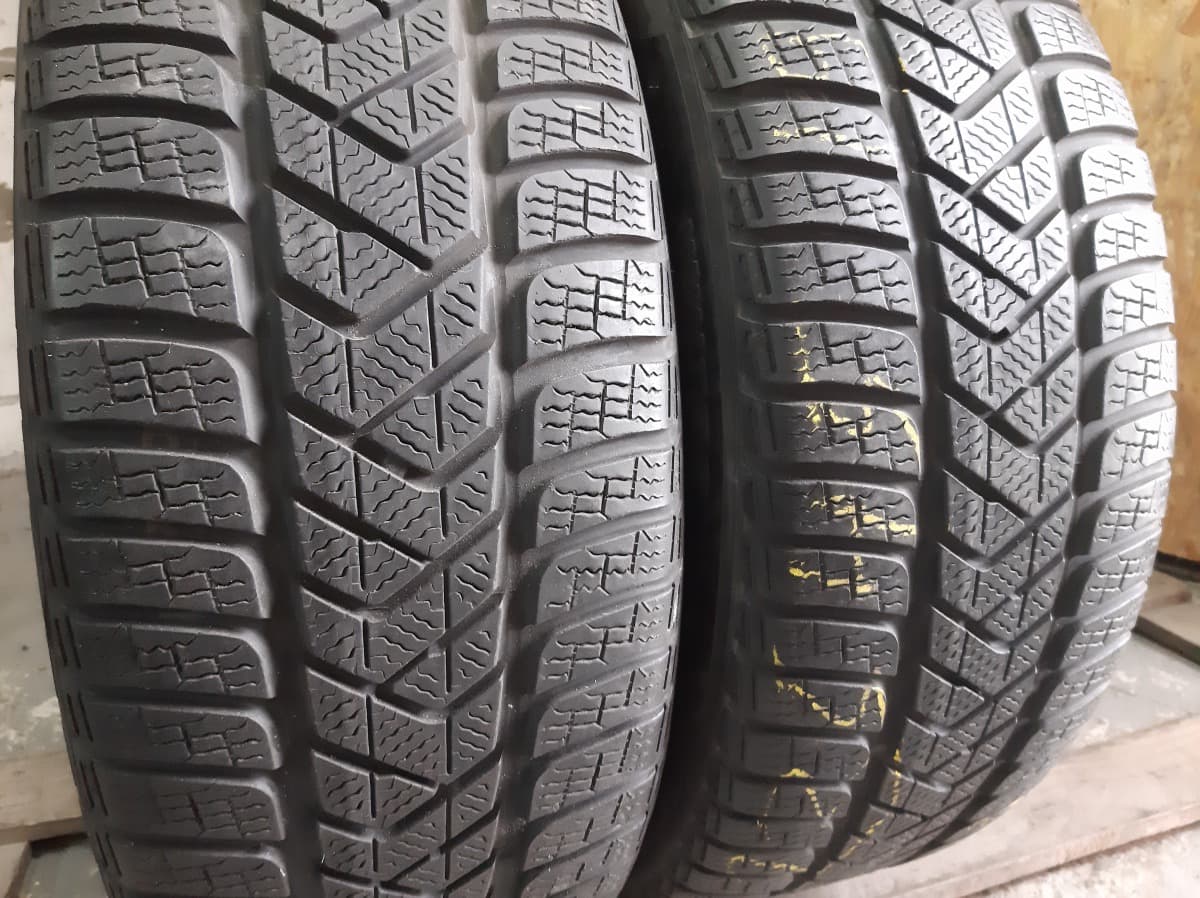 Придбати вживані шини Pirelli Sottozero 3 . / 235/45 R 19 Вживані шини з Європи Pirelli Sottozero 3 . / 235/45 R 19