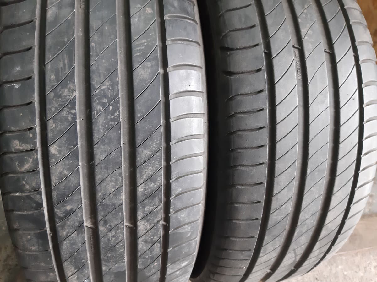 Придбати вживані шини Michelin Primacy 4 . 215/50 R 17 Вживані шини з Європи Michelin Primacy 4 . 215/50 R 17