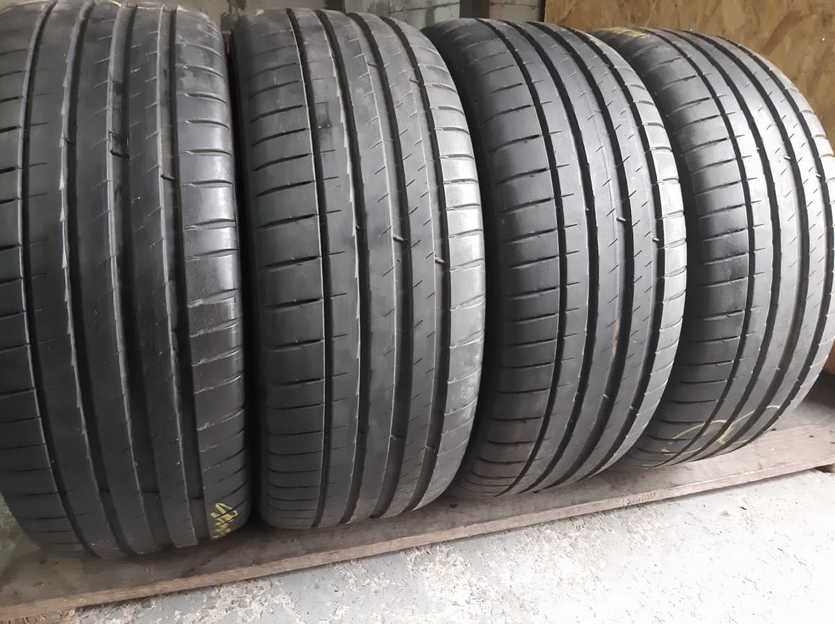 Придбати вживані шини Michelin Pilot Sport 4 . . . 235/45 R 18 Вживані шини з Європи Michelin Pilot Sport 4 . . . 235/45 R 18