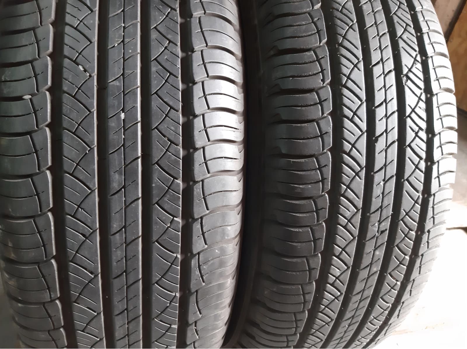 Придбати вживані шини Michelin Latitude Tour HP 215/70 R 16 Вживані шини з Європи Michelin Latitude Tour HP 215/70 R 16