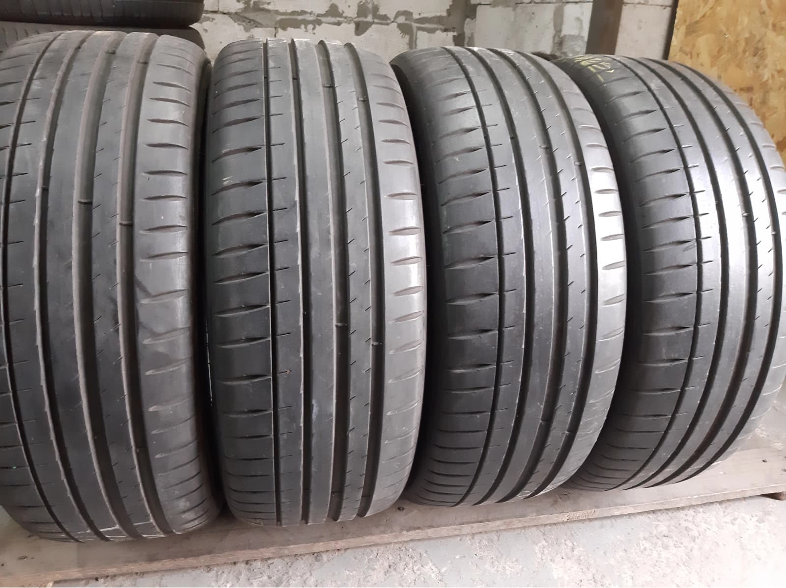 Придбати вживані шини Michelin Pilot Sport 4 / … 225/45 R 19 Вживані шини з Європи Michelin Pilot Sport 4 / … 225/45 R 19
