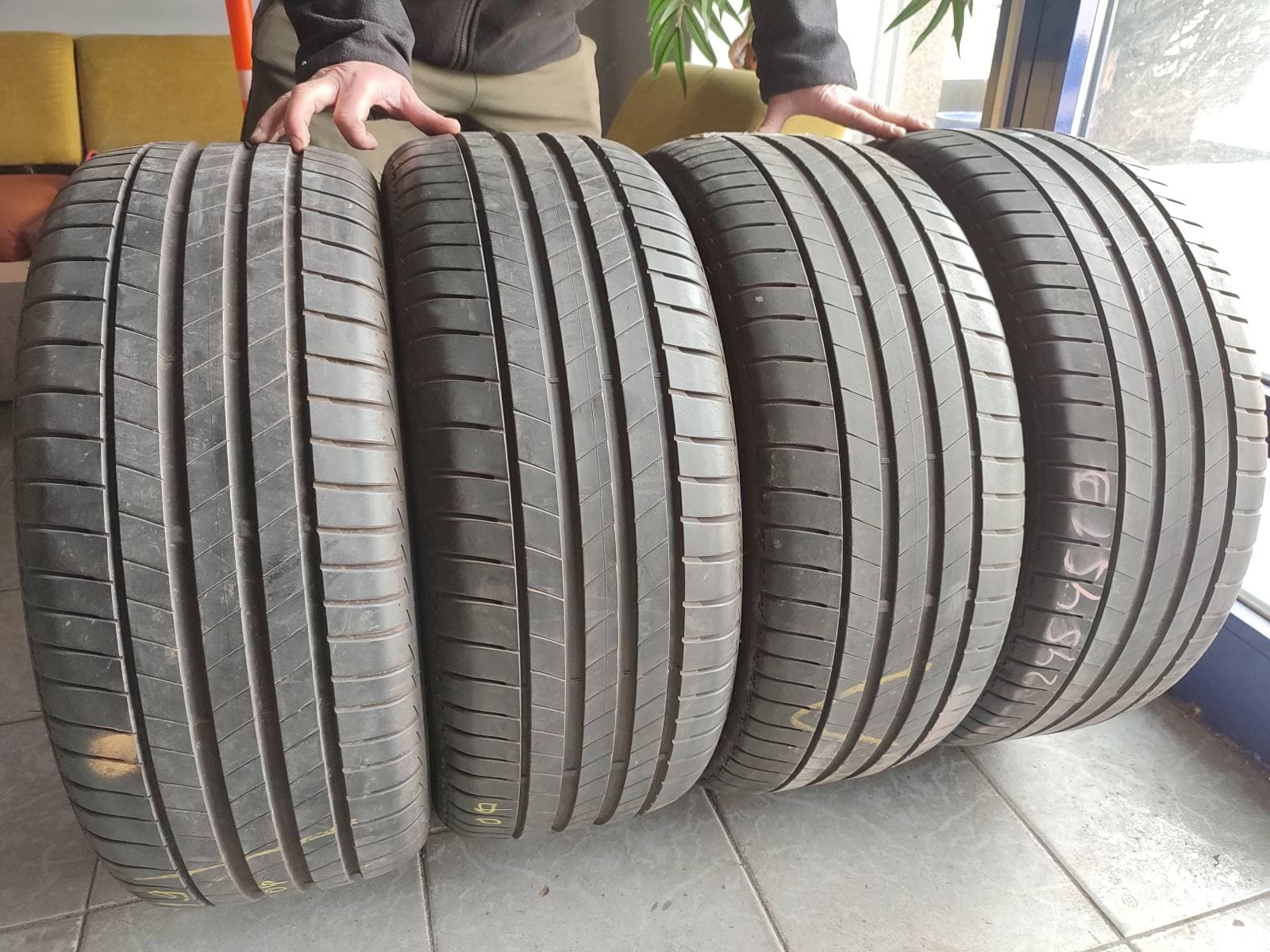 Придбати вживані шини Bridgestone Turanza T005 245/45 R 19 Вживані шини з Європи Bridgestone Turanza T005 245/45 R 19