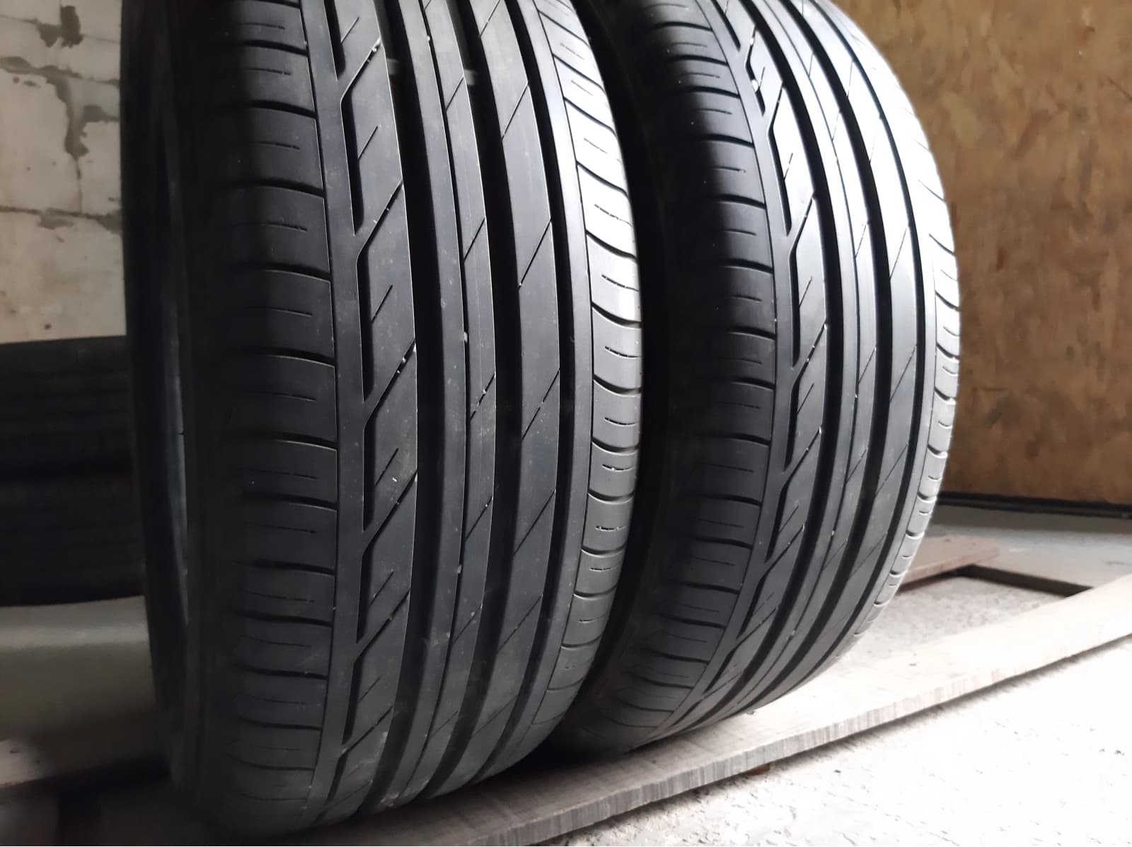 Придбати вживані шини Bridgestone Turanza T001 225/50 R 18 Вживані шини з Європи Bridgestone Turanza T001 225/50 R 18