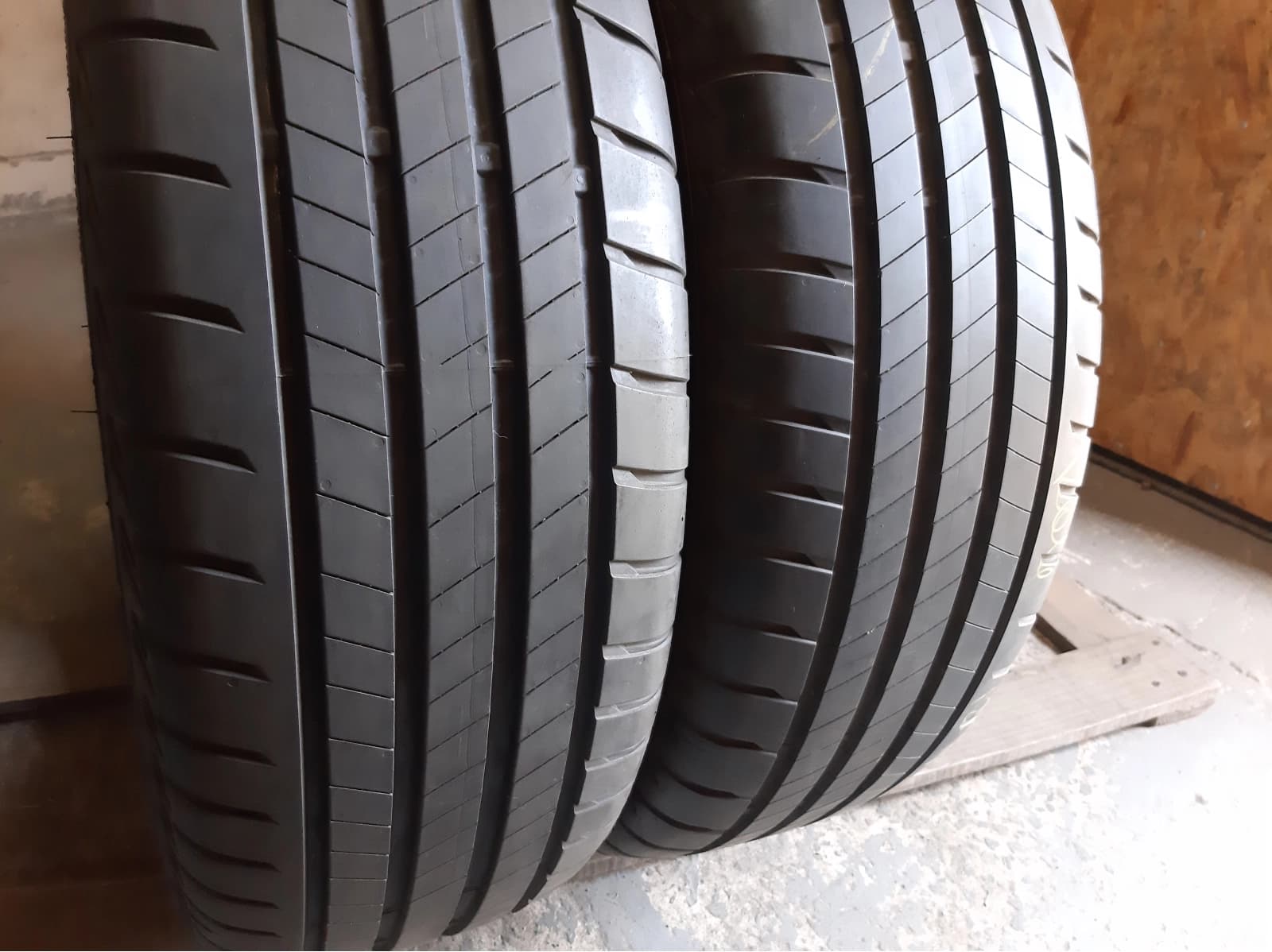 Придбати вживані шини Bridgestone Turanza Eco 225/65 R 17 Вживані шини з Європи Bridgestone Turanza Eco 225/65 R 17