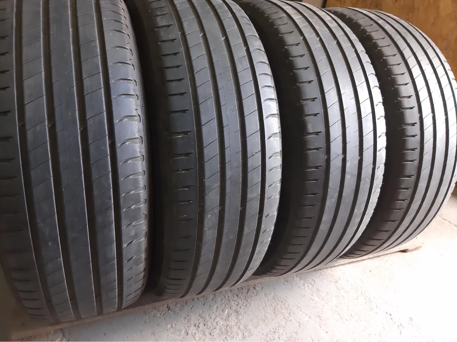 Придбати вживані шини Michelin Latitude Sport 3 235/65 R 17 Вживані шини з Європи Michelin Latitude Sport 3 235/65 R 17