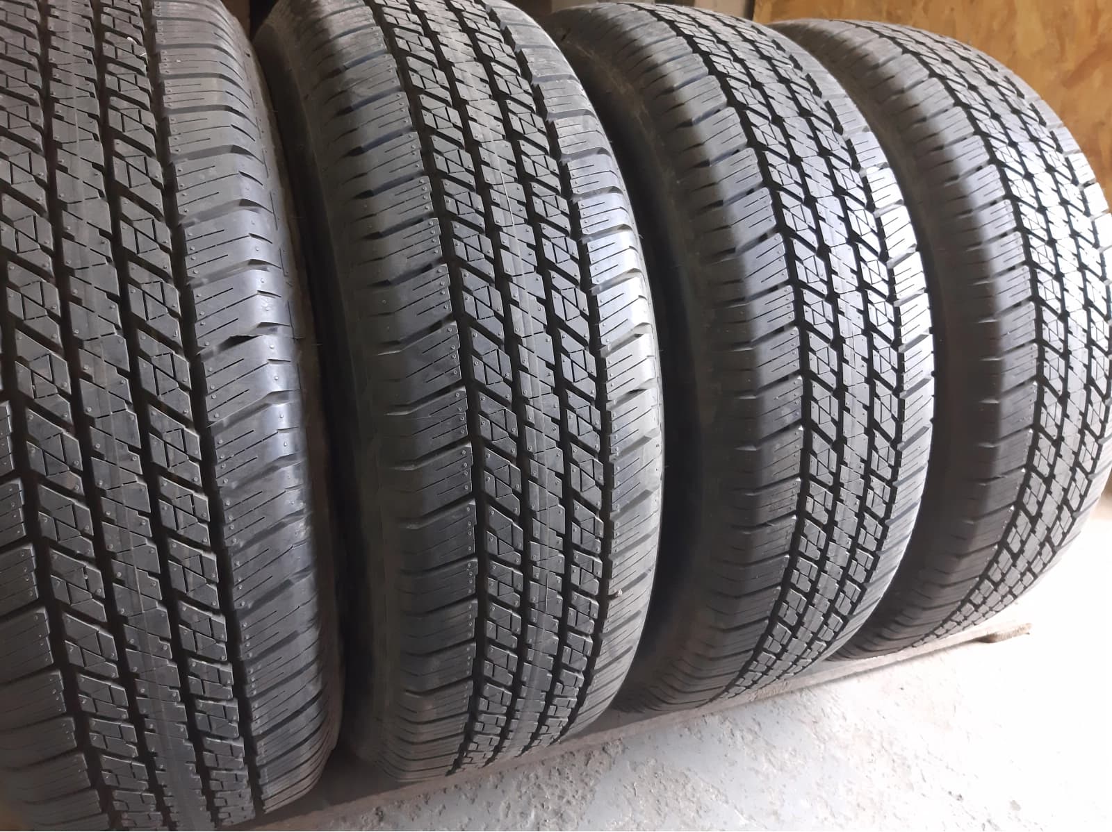 Придбати вживані шини Bridgestone Dueler H/T 684 245/65 R 17 Вживані шини з Європи Bridgestone Dueler H/T 684 245/65 R 17