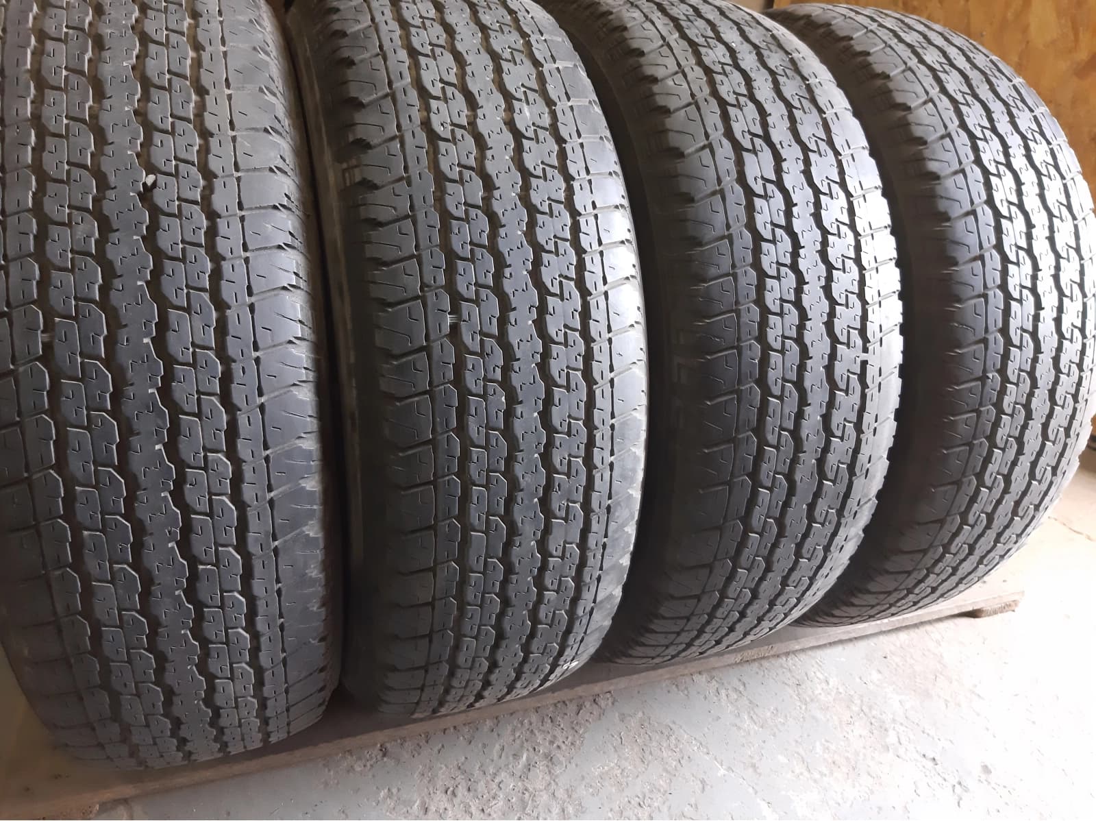 Придбати вживані шини Bridgestone Dueler H/T 840 255/65 R 17 Вживані шини з Європи Bridgestone Dueler H/T 840 255/65 R 17