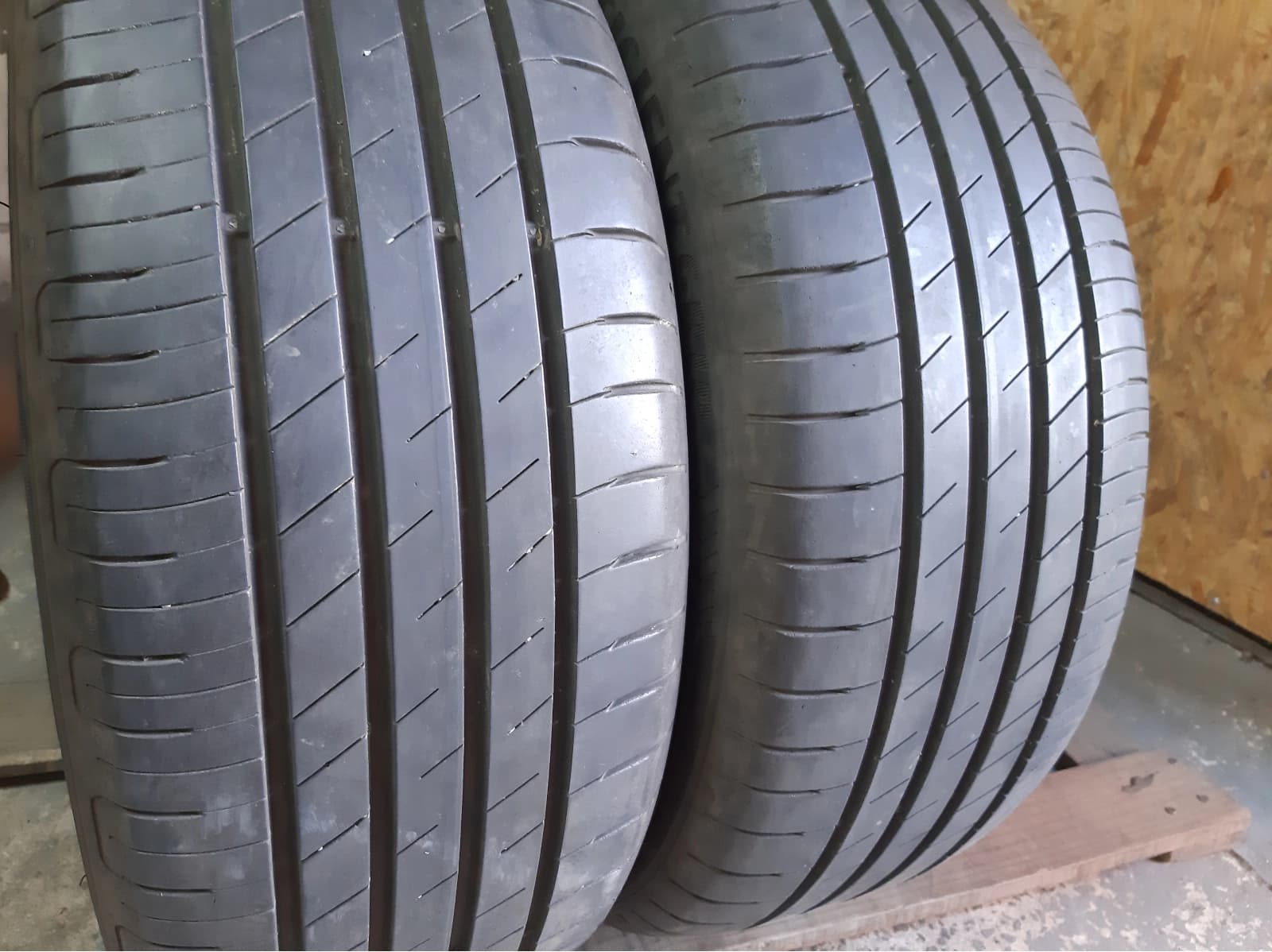 Придбати вживані шини Good Year Efficient Grip Performance 215/50 R 17 Вживані шини з Європи Good Year Efficient Grip Performance 215/50 R 17