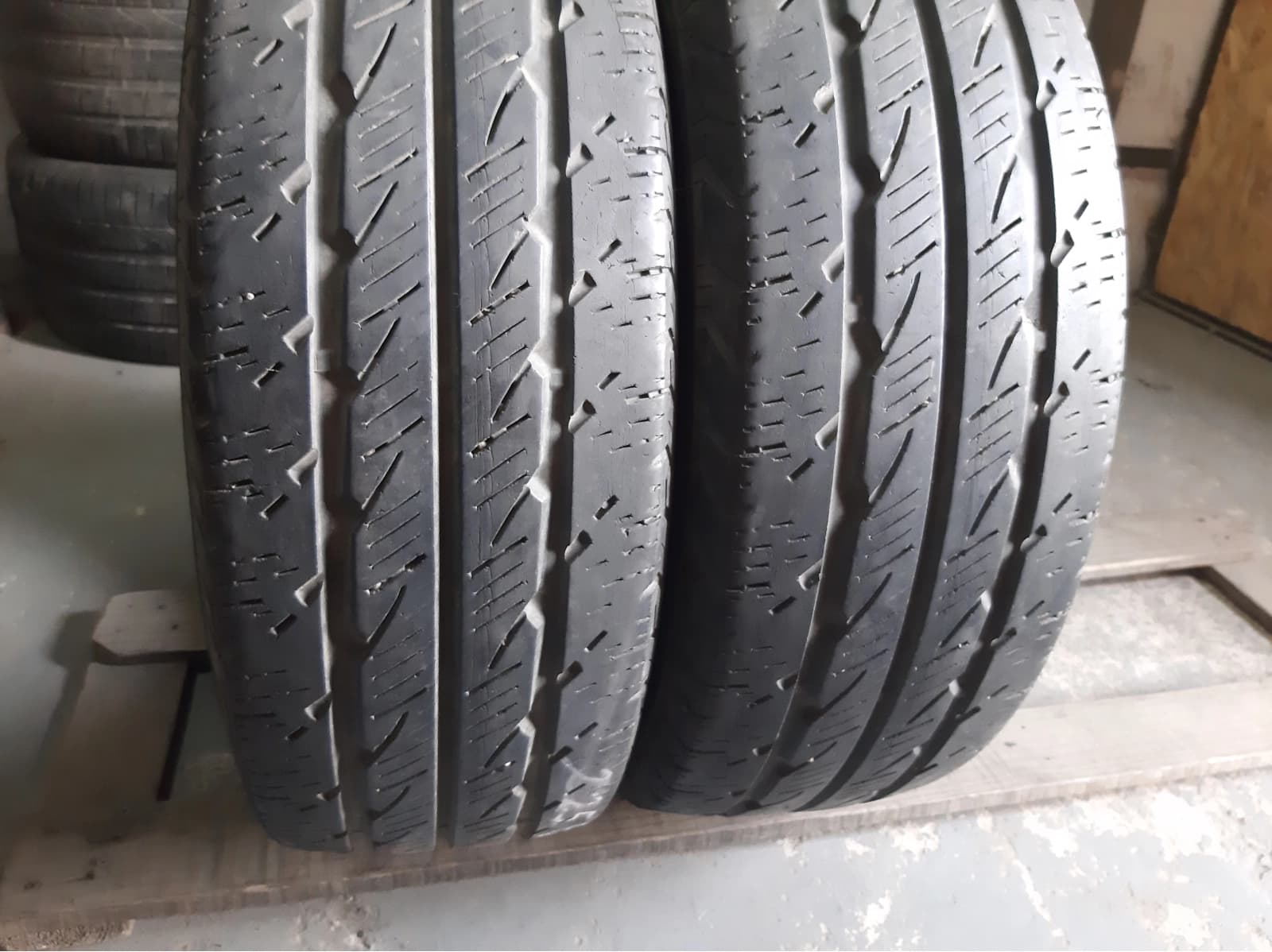 Придбати вживані шини Uniroyal Rain Max 2 225/65 R 16C Вживані шини з Європи Uniroyal Rain Max 2 225/65 R 16C
