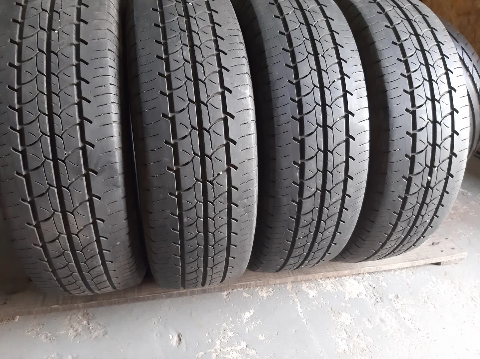 Придбати вживані шини Barum Vanis 2 205/75 R 16C Вживані шини з Європи Barum Vanis 2 205/75 R 16C