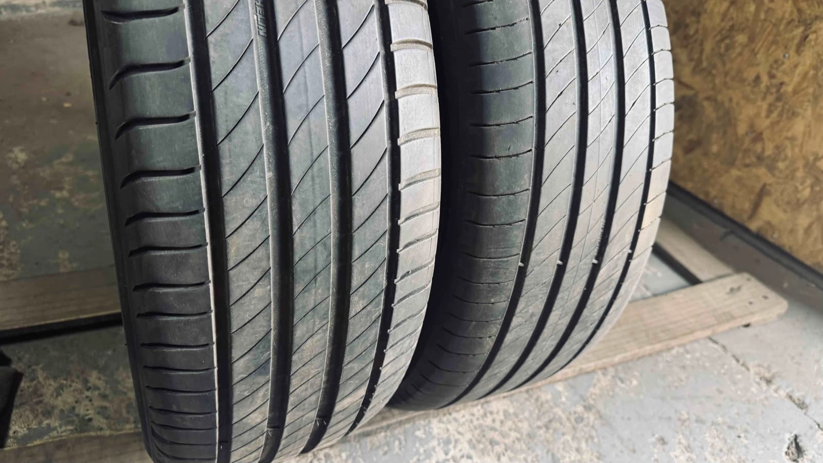 Придбати вживані шини Michelin Primacy 4 . 205/60 R 16 Вживані шини з Європи Michelin Primacy 4 . 205/60 R 16