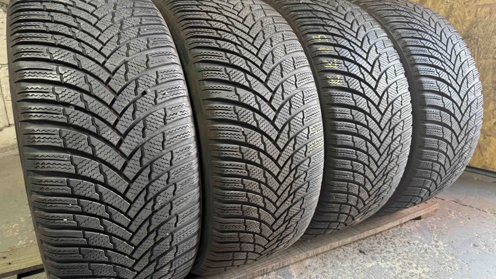 Придбати вживані шини Firestone Winterhawk 4 245/40 R 19 Вживані шини з Європи Firestone Winterhawk 4 245/40 R 19