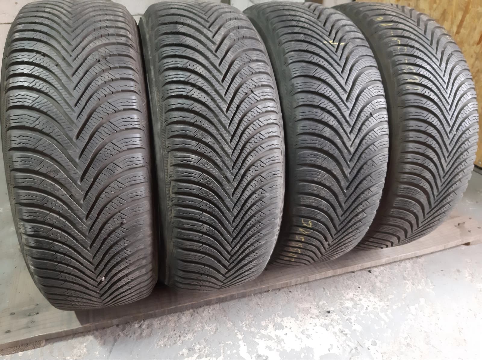 Придбати вживані шини Michelin Alpin 5 205/55 R 16 Вживані шини з Європи Michelin Alpin 5 205/55 R 16