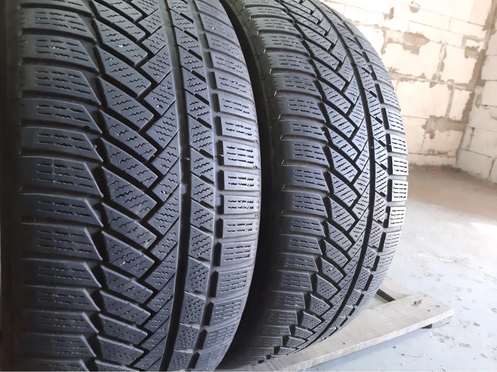 Придбати вживані шини Сontinental Winter Contact TS 850P . . 245/45 R 18 Вживані шини з Європи Сontinental Winter Contact TS 850P . . 245/45 R 18
