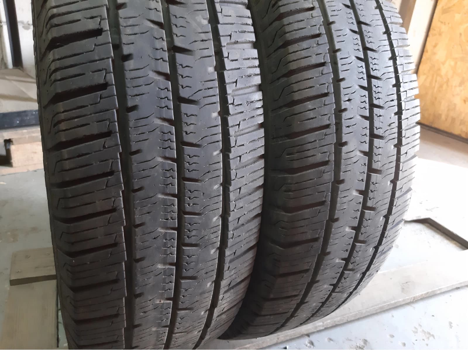 Придбати вживані шини Continental Van Contact 4 Season 205/75 R 16C Вживані шини з Європи Continental Van Contact 4 Season 205/75 R 16C