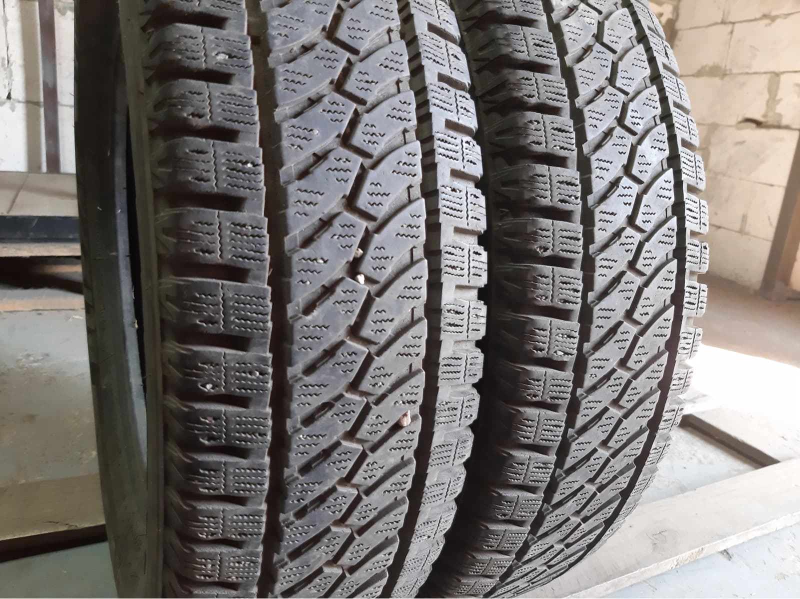 Придбати вживані шини Bridgestone Blizzak W810 185/75 R 16C Вживані шини з Європи Bridgestone Blizzak W810 185/75 R 16C