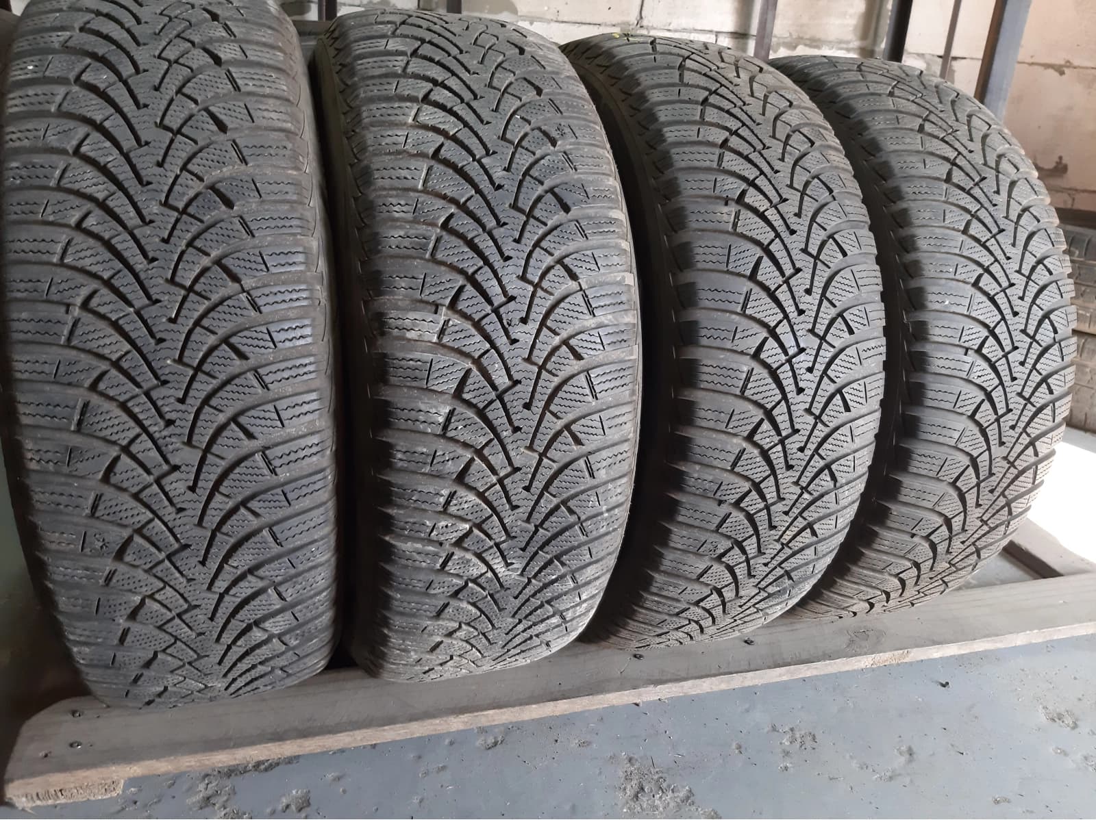 Придбати вживані шини GoodYear Ultra Grip 9 205/55 R 16 Вживані шини з Європи GoodYear Ultra Grip 9 205/55 R 16