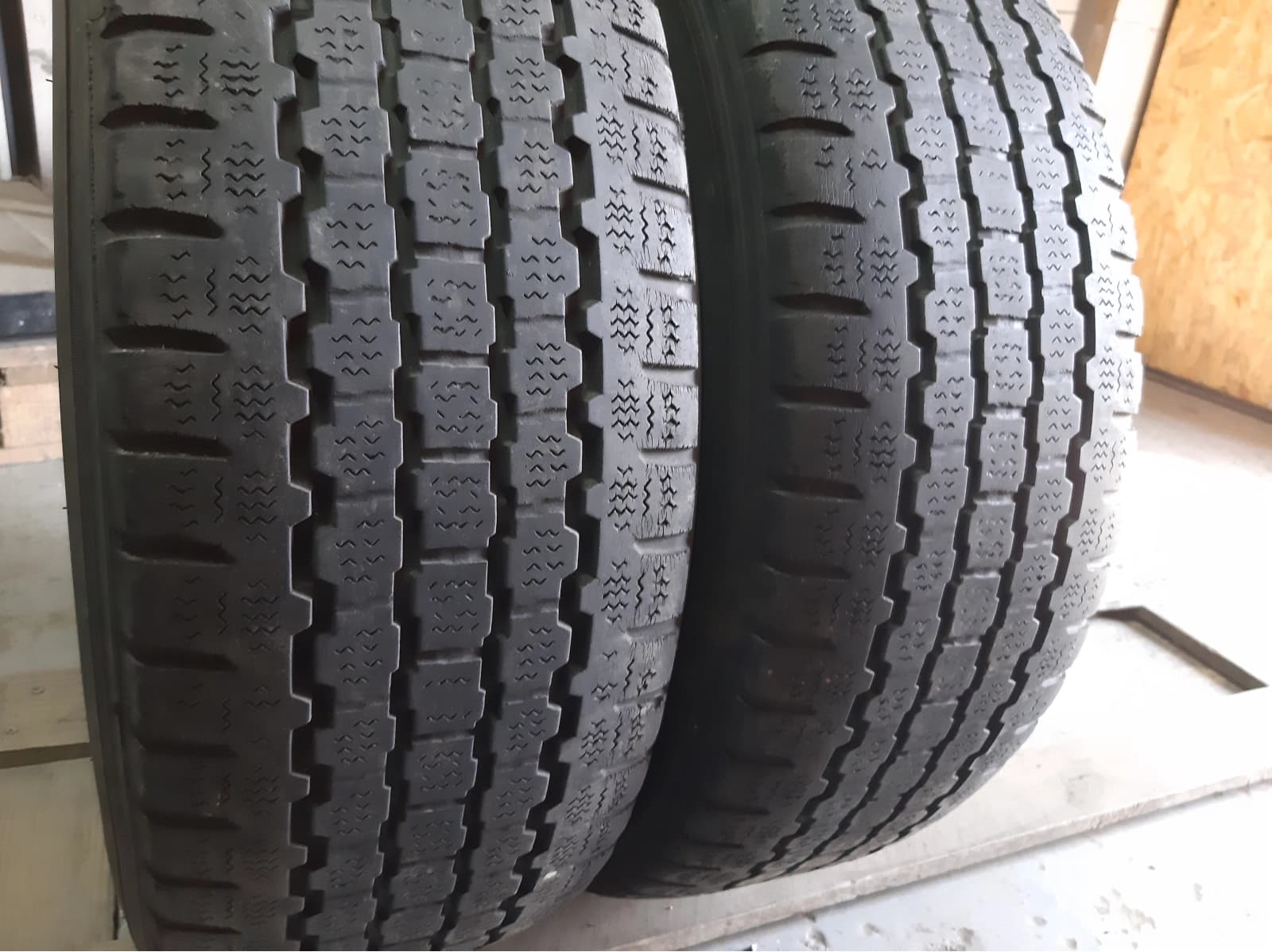 Придбати вживані шини Bridgestone Blizzak W-80 225/70 R 15C Вживані шини з Європи Bridgestone Blizzak W-80 225/70 R 15C