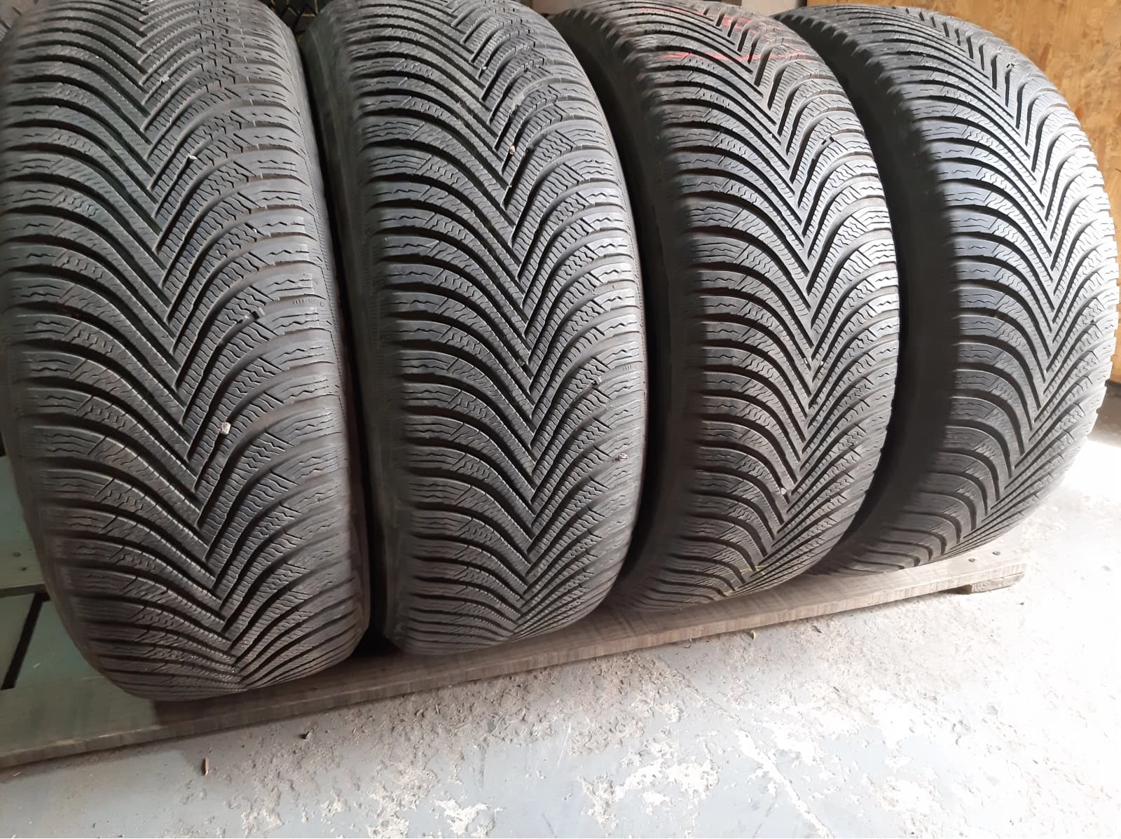 Придбати вживані шини Michelin Alpin 5 . 225/55 R 17 Вживані шини з Європи Michelin Alpin 5 . 225/55 R 17