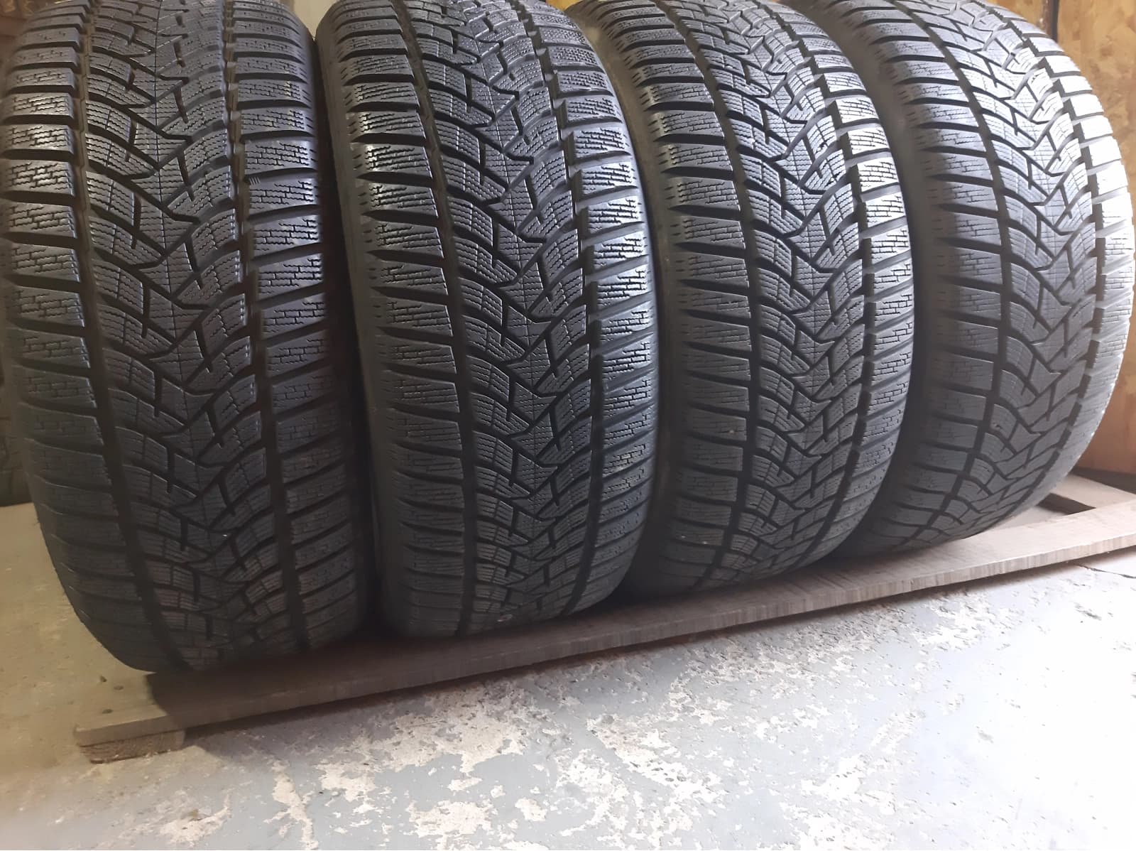 Придбати вживані шини Dunlop Winter Sport 5 235/45 R 18 Вживані шини з Європи Dunlop Winter Sport 5 235/45 R 18