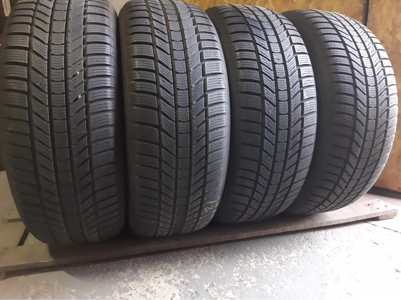 Придбати вживані шини Continental WinterContact TS870P . … 225/55 R 17 Вживані шини з Європи Continental WinterContact TS870P . … 225/55 R 17