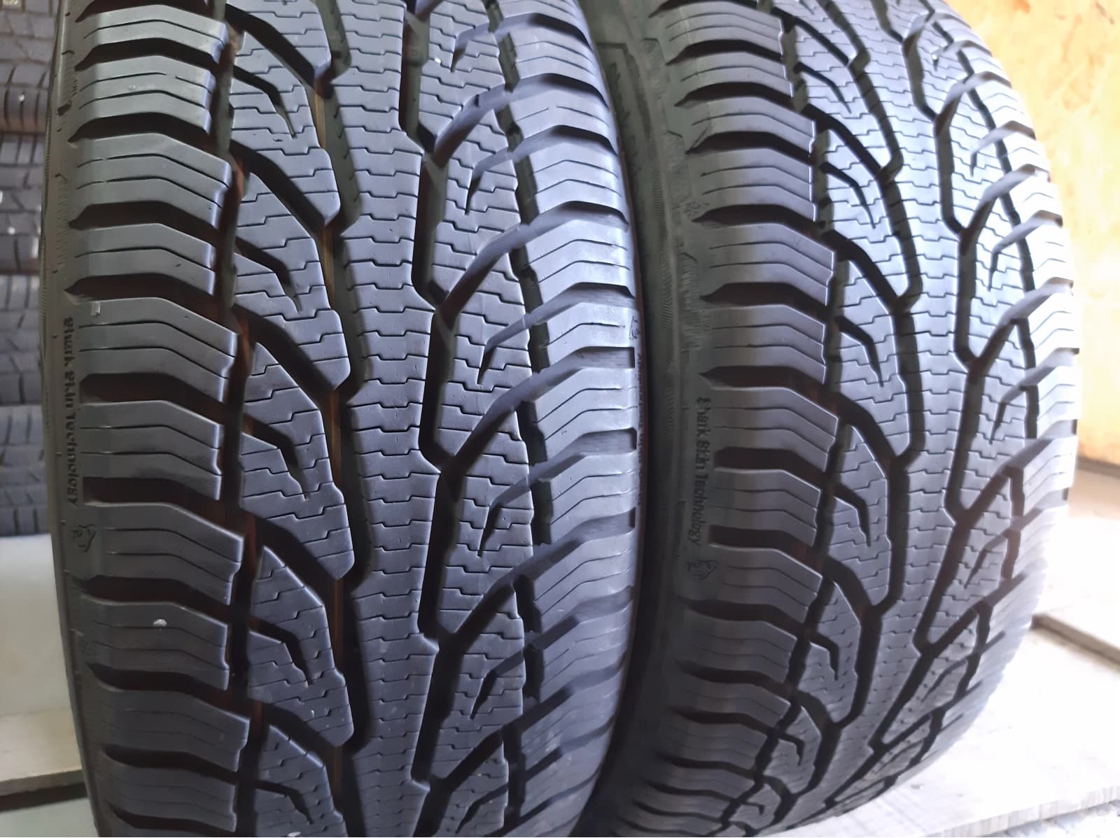 Придбати вживані шини Uniroyal All Season Expert 2 225/50 R 17 Вживані шини з Європи Uniroyal All Season Expert 2 225/50 R 17