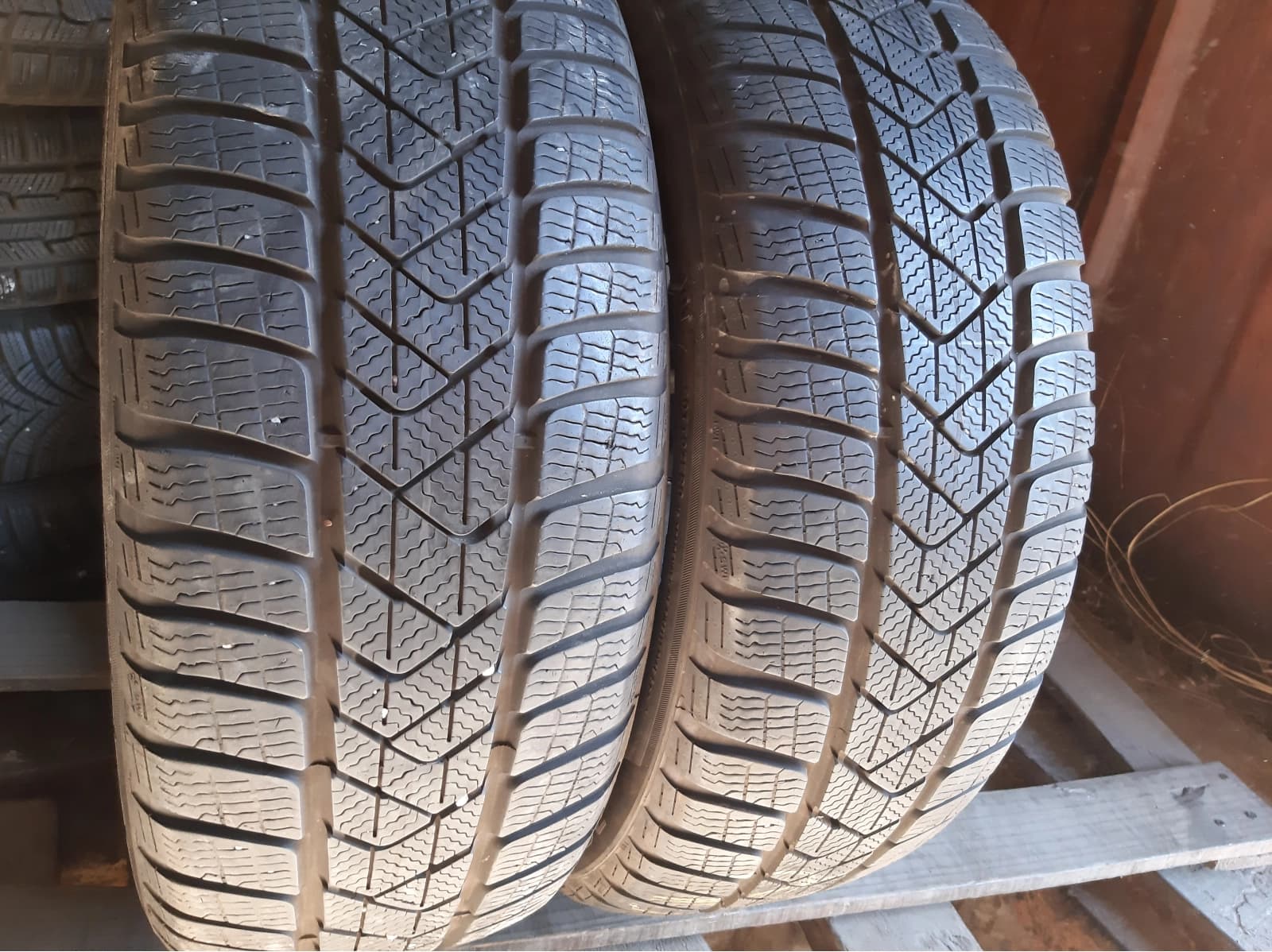Придбати вживані шини Pireli Sottozero 3 . 205/50 R 17 Вживані шини з Європи Pireli Sottozero 3 . 205/50 R 17