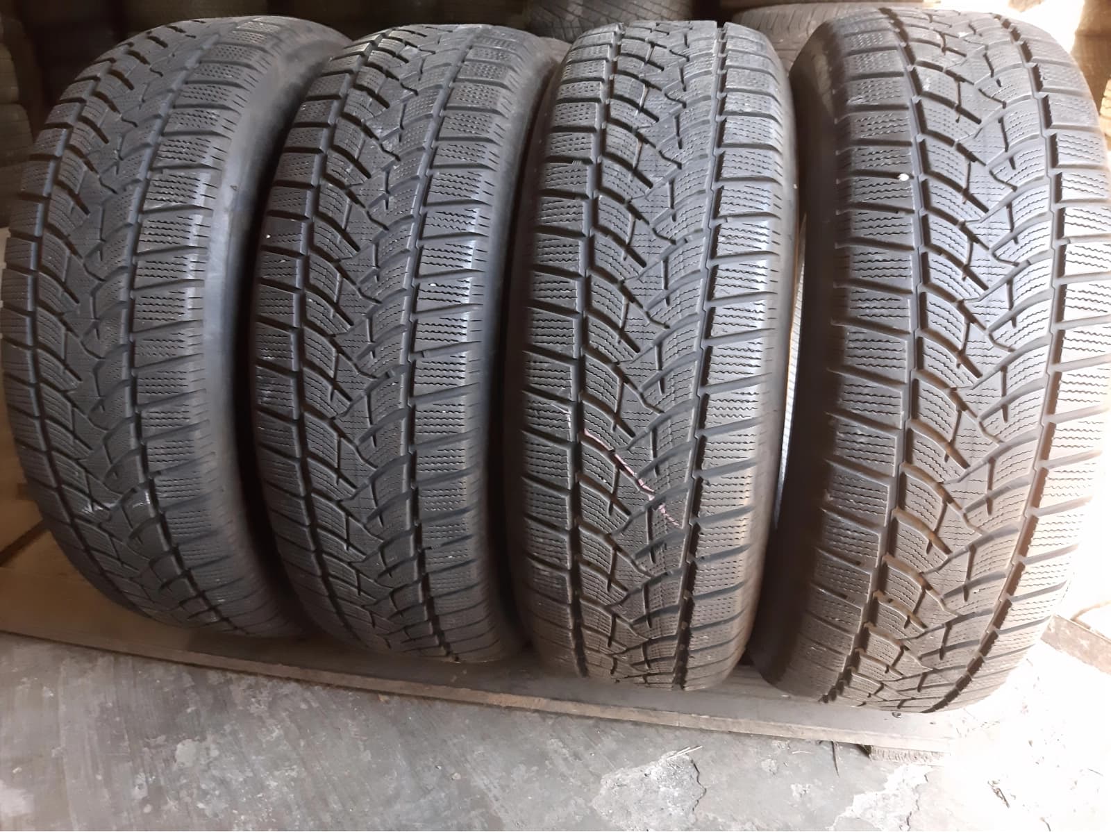 Придбати вживані шини Dunlop Winter Sport 5 Suv . . 215/70 R 16 Вживані шини з Європи Dunlop Winter Sport 5 Suv . . 215/70 R 16