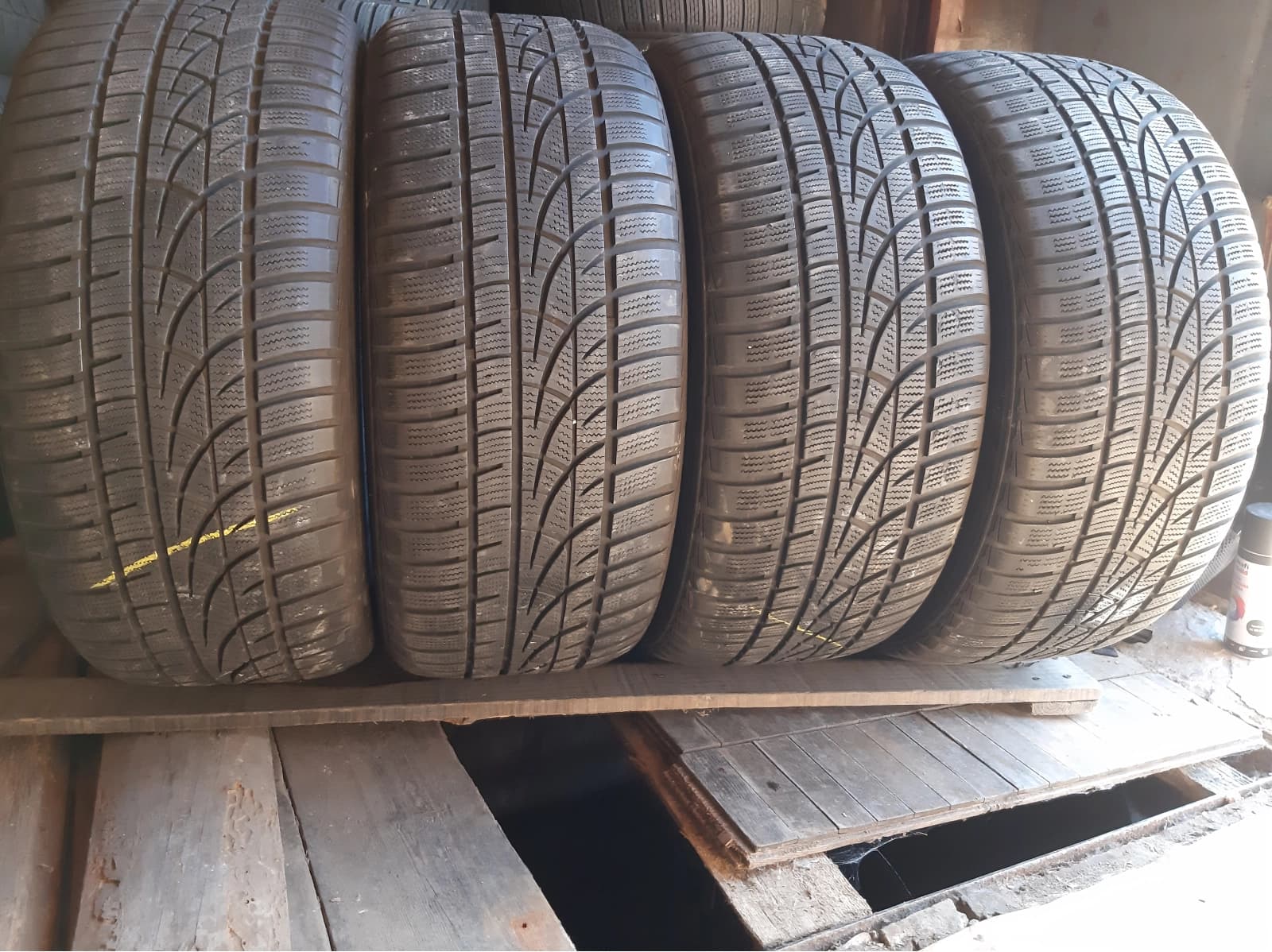 Придбати вживані шини Hankook Winter I Cept Evo 245/50 R 18 Вживані шини з Європи Hankook Winter I Cept Evo 245/50 R 18