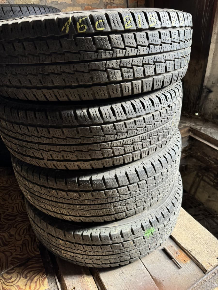 Придбати вживані шини Hankook Winter RW 06 215/75 R 16C Придбати вживані шини Hankook Winter RW 06 215/75 R 16C