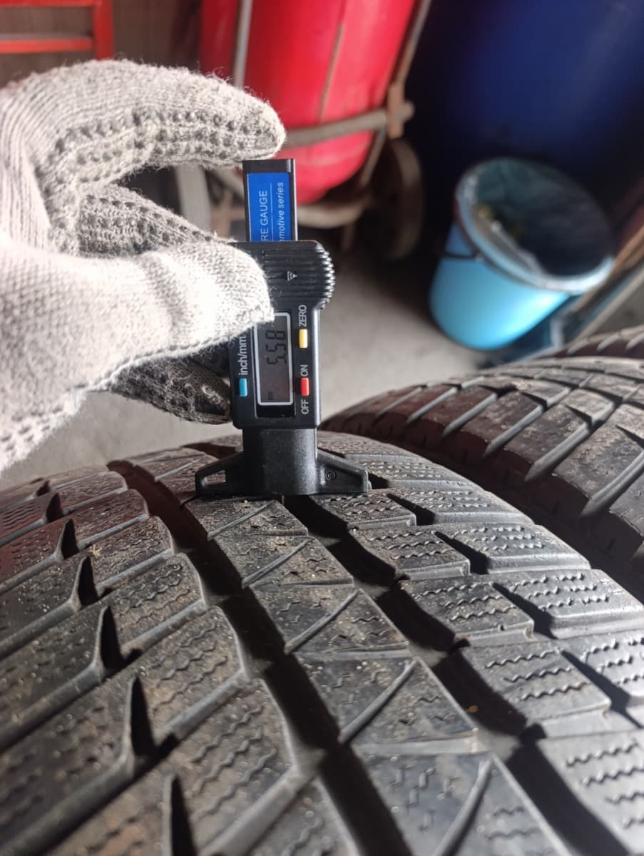 Шини б/у Falken HS 449 Eurowinter  215/50 R 17 Вживані шини Falken HS 449 Eurowinter  215/50 R 17