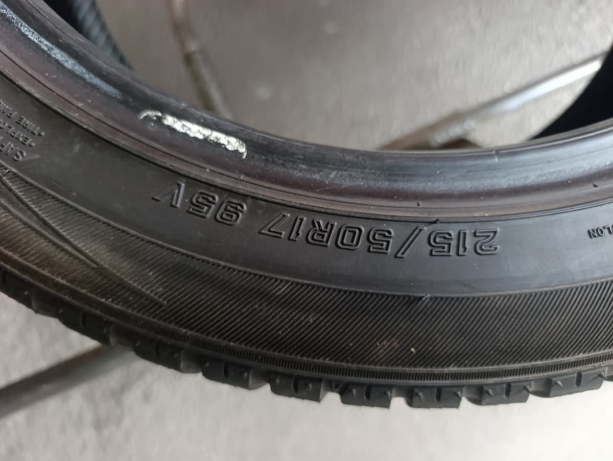 Шини б/у Falken HS 449 Eurowinter  215/50 R 17 Вживані шини Falken HS 449 Eurowinter  215/50 R 17